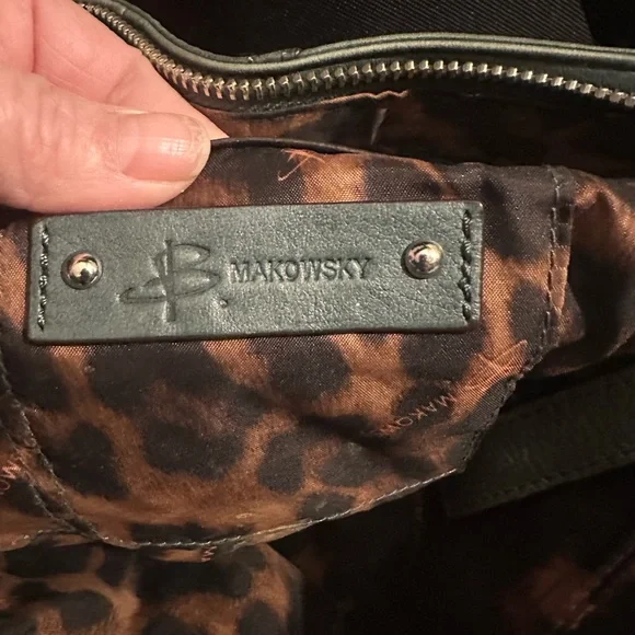 B. Makowsky Green Leather bag with Leopard Print Interior - Picture 2 of 9